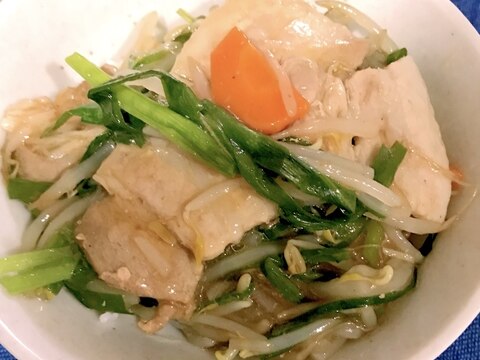 野菜たっぷり豚ニラ丼